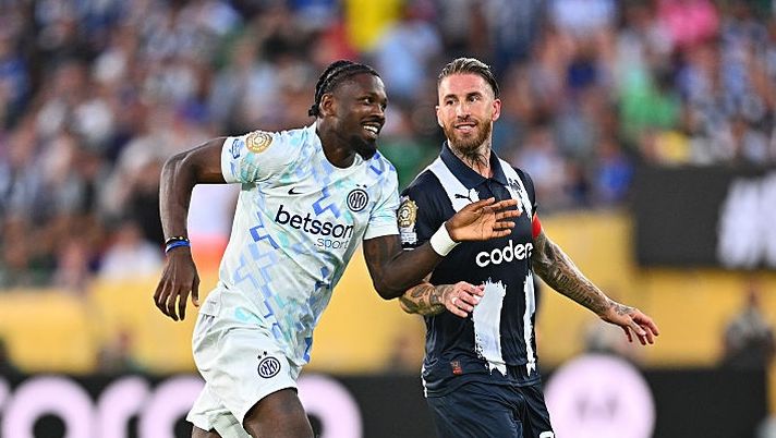 PASADENA, CALIFORNIA - JUNE 17: Marcus Thuram of FC Internazionale and Sergio Ramos in action during the FIFA Club World Cup 2025 group E match between CF Monterrey and FC Internazionale Milano at Rose Bowl Stadium on June 17, 2025 in Pasadena, California. (Photo by Mattia Ozbot - Inter/Inter via Getty Images) Gazzetta – Inter, le condizioni di Thuram. Per Calhanoglu, Bisseck e Dumfries… - immagine 1