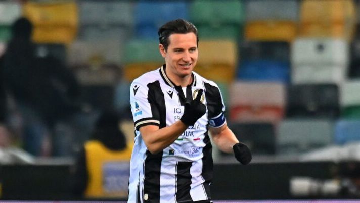 UDINE, ITALY - DECEMBER 14: Florian Thauvin of Udinese Calcio celebrates after scoring the opening goal during the Serie A match between Udinese and Napoli at Stadio Friuli on December 14, 2024 in Udine, Italy. (Photo by Alessandro Sabattini/Getty Images) UFFICIALE – Thauvin ha rinnovato il contratto con l’Udinese: il comunicato - immagine 1
