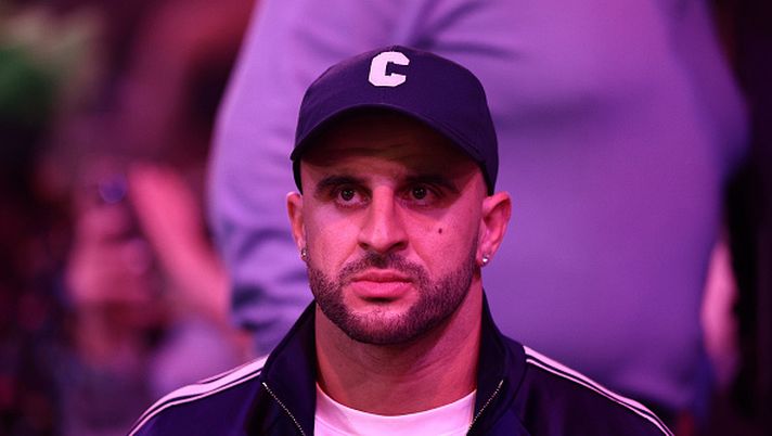 LONDON, ENGLAND - DECEMBER 30: Kyle Walker of Manchester City looks on as he attends day thirteen of the 2024/25 Paddy Power World Darts Championship at Alexandra Palace on December 30, 2024 in London, England. (Photo by James Fearn/Getty Images) Walker, il City vuole monetizzare: frenata Joao Felix - immagine 1