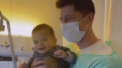 Barcellona, visita a sorpresa Lewandowski: ai bambini ricoverati all’ospedale Sant Pau