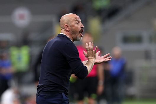 MILAN, ITALY - APRIL 01: Vincenzo Italiano, Head Coach of ACF Fiorentina, reacts during the Serie A match between FC Internazionale and ACF Fiorentina at Stadio Giuseppe Meazza on April 01, 2023 in Milan, Italy. (Photo by Marco Luzzani/Getty Images) Dal CS: Italiano lavora sui dettagli. Nico Gonzalez? Ecco come sta- immagine 2