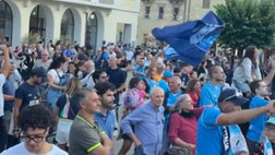 “Vesuvio erutta!”, i tifosi attendono a ritmo di musica i quattro azzurri