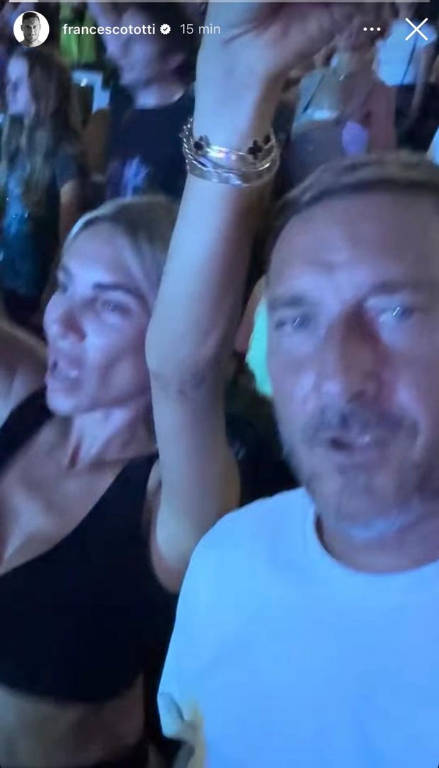 Totti e Noemi tra le note di Rewind al concerto di Vasco Rossi a Roma – Foto- immagine 2