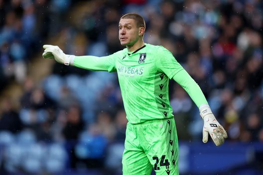SHEFFIELD, ENGLAND - NOVEMBER 23: Ethan Horvath of Sheffield Wednesday reacts during the Sky Bet Championship match between Sheffield Wednesday and Sheffield United at Hillsborough on November 23, 2025 in Sheffield, England. (Photo by George Wood/Getty Images) Millwall-Sheffield in diretta streaming gratis: dove vedere la partita- immagine 2