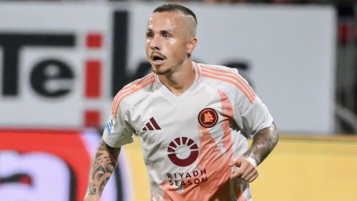 CAGLIARI, ITALY - AUGUST 18: Angelino of AS Roma in action during the Serie A match between Cagliari and AS Roma at Sardegna Arena on August 18, 2024 in Cagliari, Italy. (Photo by Fabio Rossi/AS Roma via Getty Images) Roma, Angelino non è a Parigi per le visite nonostante i rumors: cosa succede - immagine 1
