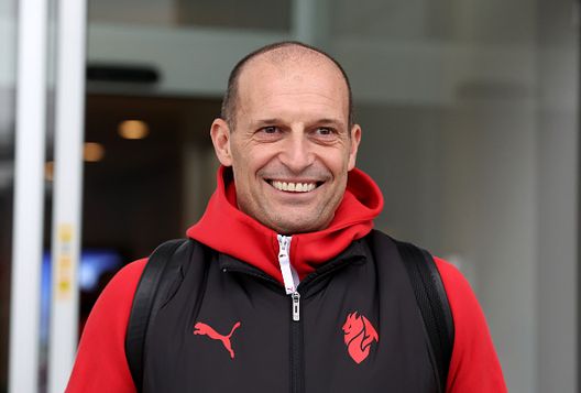 Massimiliano Allegri all'imbarco oggi a Malpensa (Photo by Claudio Villa/AC Milan via Getty Images) Milan