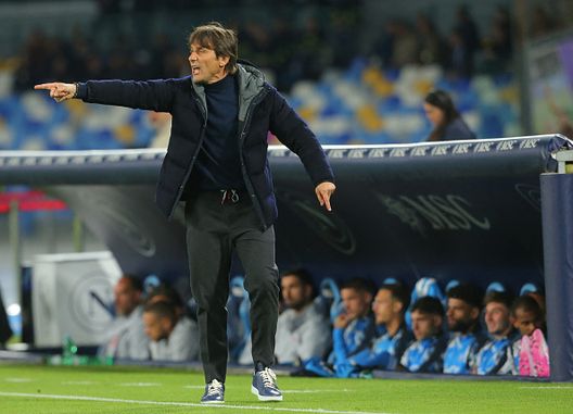 L'allenatore del Napoli, Antonio Conte, gesticola da bordo campo durante la partita di calcio di Serie A SSC Napoli contro Torino FC allo stadio Diego Armando Maradona di Napoli, il 27 aprile 2025 McTominay, perfetto per Conte e idolo dei tifosi del Napoli- immagine 4