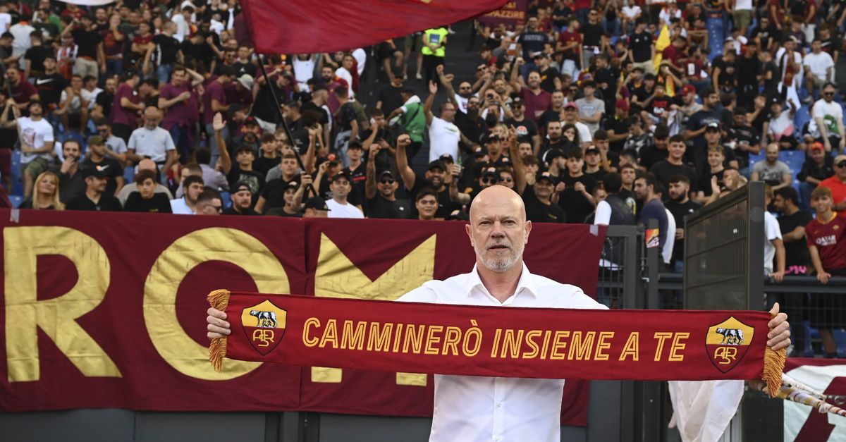 Roma, tifosi inferociti: “Andate a lavorare. Vogliamo rispetto” Roma, tifosi inferociti: “Andate a lavorare. Vogliamo rispetto”