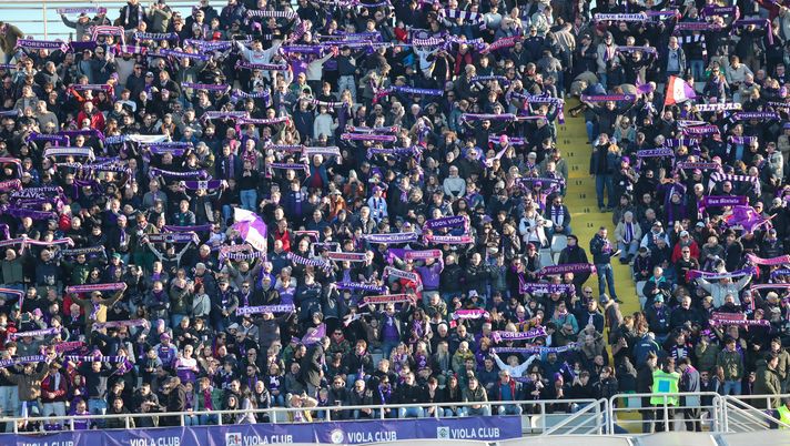 GERMOGLI PH: 14 DICEMBRE 2025 FIRENZE STADIO ARTEMIO FRANCHI SERIE A FIORENTINA VS HELLAS VERONA NELLA FOTO TIFOSI Tragedia al Franchi, La Nazione: “Tifoso viola muore per un malore” - immagine 1