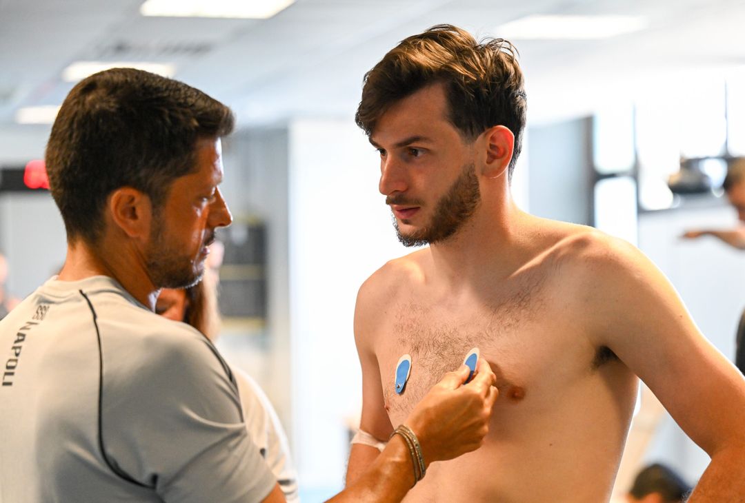 GALLERY Kvaratskhelia ritrova il Napoli: test in palestra e sorrisi per il georgiano - immagine 4