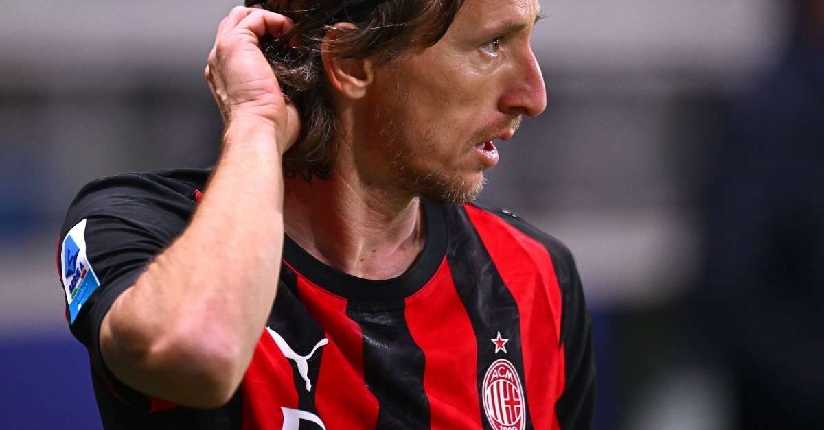 Derby Inter Milan, confronto tra due maestri del centrocampo: Çalhano?lu vs Modric Derby Inter Milan, confronto tra due maestri del centrocampo: Çalhano?lu vs Modric