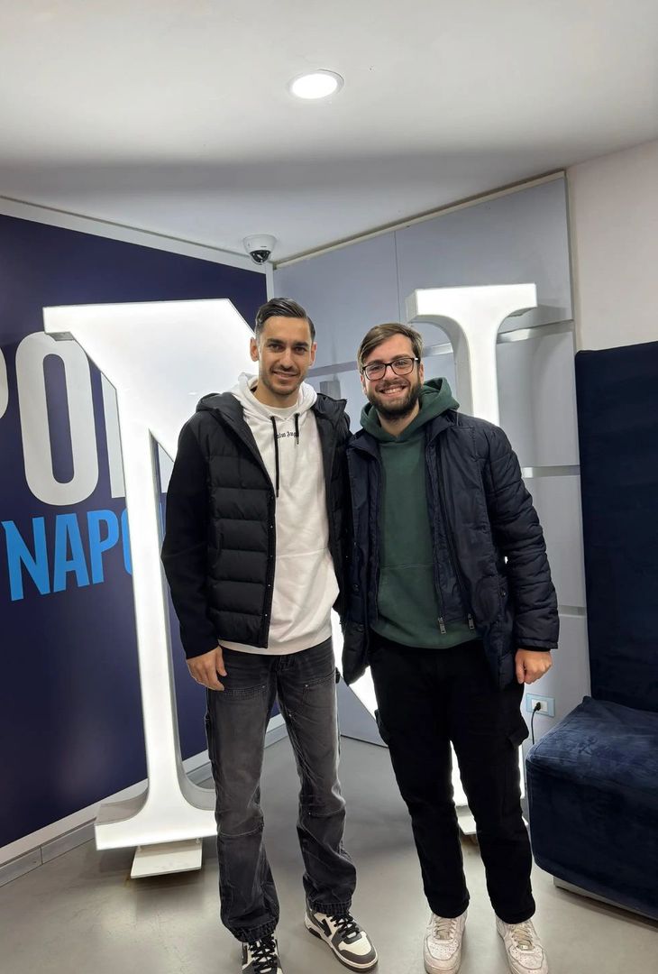 Lo studente napoletano Luigi ha dedicato la tesi di laurea ad Alex Meret e oggi i due si sono incontrati