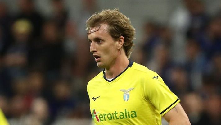 MILAN, ITALY - MAY 18: Nicolo’ Rovella of SS Lazio in action during the Serie A match between FC Internazionale and SS Lazio at Stadio Giuseppe Meazza on May 18, 2025 in Milan, Italy. (Photo by Marco Luzzani/Getty Images) Lazio, confermati i tempi di recupero di Rovella dopo l’operazione: ecco quando tornerà - immagine 1