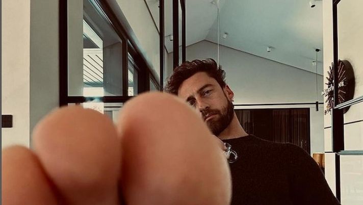 Marchisio contro i femminicidi, ma la foto scelta manda su tutte le furie i follower Marchisio contro i femminicidi, ma la foto scelta manda su tutte le furie i follower - immagine 1