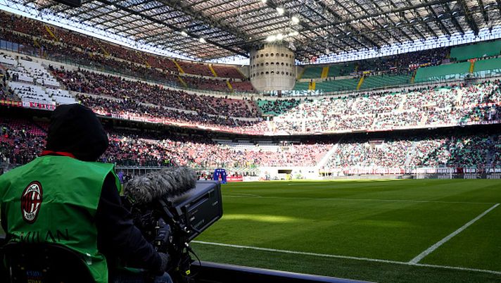 MILAN, ITALY - FEBRUARY 13: A cameramen of TV during the Serie A match between AC Milan and UC Sampdoria at Stadio Giuseppe Meazza on February 13, 2022 in Milan, Italy. (Photo by Pier Marco Tacca/AC Milan via Getty Images) Filippo Galli