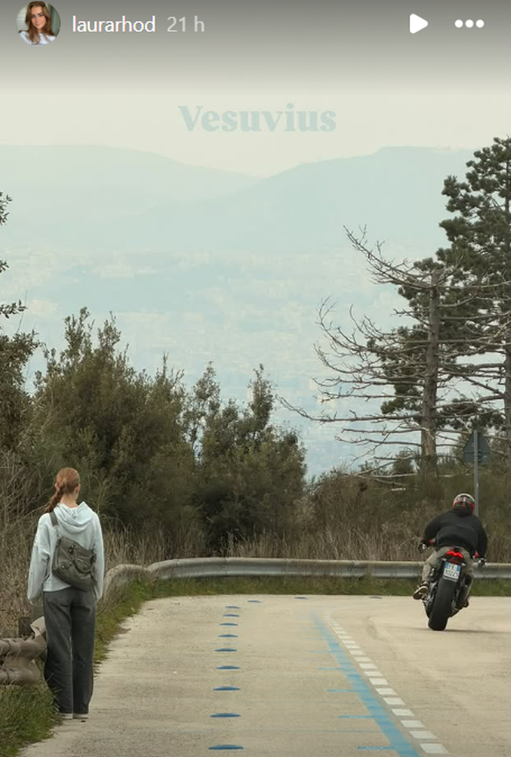 Lady Hojlund, escursione sul Vesuvio dopo Napoli-Torino LA GALLERY - immagine 3