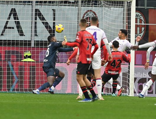 MILAN, ITALY - NOVEMBER 25: Mike Maignan of AC Milan in action during the Serie A TIM match between AC Milan and ACF Fiorentina at Stadio Giuseppe Meazza on November 25, 2023 in Milan, Italy. (Photo by Claudio Villa/AC Milan via Getty Images) “Non plus ultra”: la Fiorentina è alle colonne d’Ercole. E ora?- immagine 2
