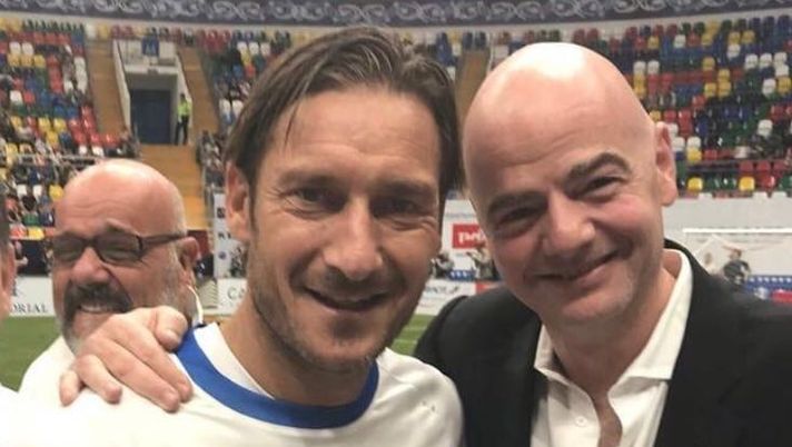 Infantino ricorda il ritiro di Totti: “Anche senza pallone resti l’ottavo re di Roma” - immagine 1