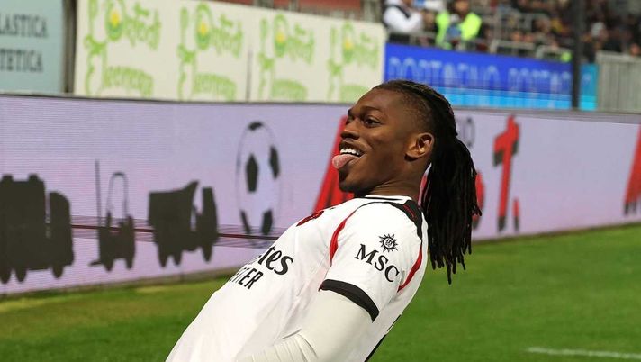 L'esultanza di Rafael Leao (attaccante AC Milan), per il suo gol in Cagliari-Milan 0-1 (Serie A 2025-2026) | News (Getty Images) Calamai: 'Leao può essere decisivo. Fullkrug funzionale. Il vantaggio di Allegri ...'