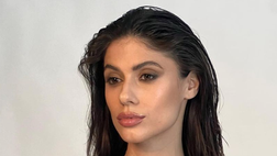 Ines Trocchia, shooting bollente. Décolleté spettacolare per la modella