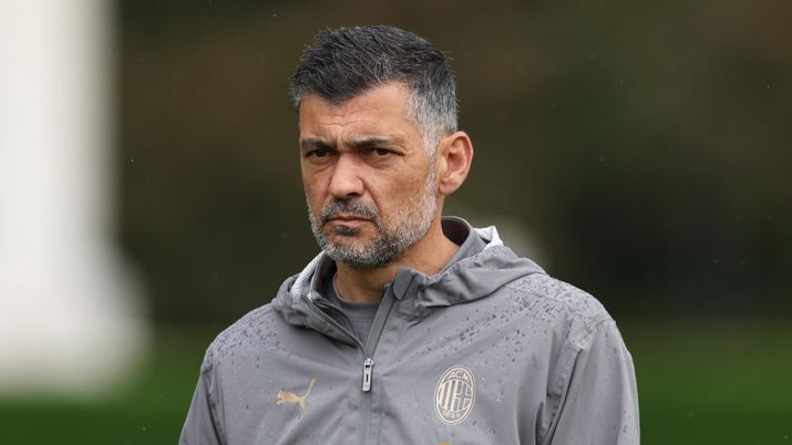 Sergio Conceicao, ex allenatore AC Milan, qui durante una seduta di allenamento con i rossoneri a Milanello nel 2025