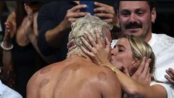 Olimpiadi Parigi 2024, la fidanzata di Martinenghi: “Il bacio dopo l’oro? Spontaneo”
