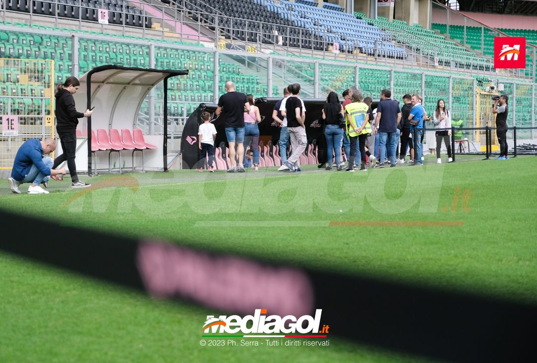 FOTO PALERMO, i tifosi rosanero in tour allo stadio ‘Renzo Barbera’ (GALLERY) - immagine 17