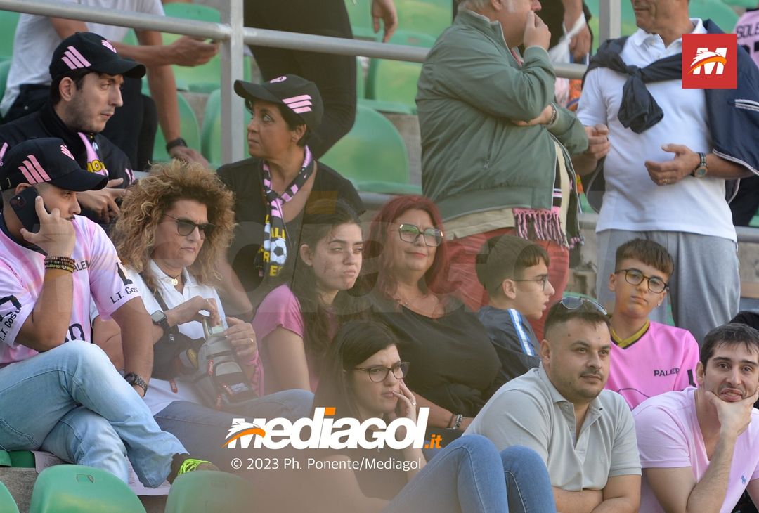 FOTOTIFO Palermo-Lecco, gli scatti ai tifosi al “Renzo Barbera” (GALLERY) - immagine 145