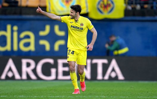 Alfonso Pedraza del Villarreal esulta dopo aver segnato il primo gol della sua squadra durante la partita della Liga Santander tra Villarreal e Athletic Club all'Estadio de la Ceramica il 9 aprile 2022. (Photo by Aitor Alcalde/Getty Images) Zio contro nipote: il duello che accende il match tra Antoniano e Villarreal- immagine 2