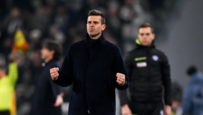 TURIN, ITALY - FEBRUARY 16: Head coach of Juventus Thiago Motta celebrates during the Serie A match between Juventus and FC Internazionale at Juventus Stadium on February 16, 2025 in Turin, Italy. (Photo by Daniele Badolato - Juventus FC/Juventus FC via Getty Images) Motta: “Vittoria meritata, abbiamo rispettato troppo l’Inter all’inizio! Cambiaso, Thuram e Muani…” - immagine 1
