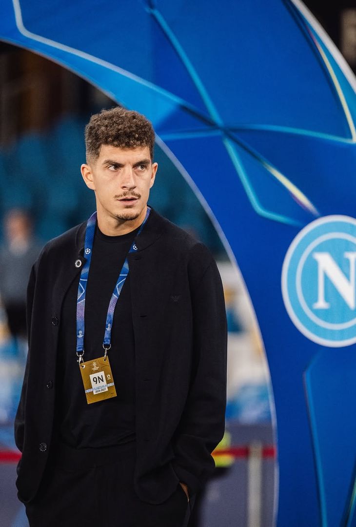 Gli azzurri sul campo del Maradona con tutto il loro stile per la notte di Champions - immagine 6