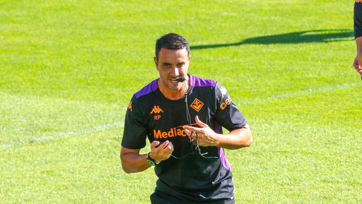 GERMOGLI PH: 11 LUGLIO 2024 BAGNO A RIPOLI AL VIOLA PARK SI E' TENUTO IL SECONDO GIORNO PRE STAGIONALE DELLA FIORENTINA RITIRO ALLENAMENTI NELLA FOTO MISTER RAFFAELE PALLADINO Grassia: “Kean con Nico stuzzica, Palladino non deve fare un errore” - immagine 1