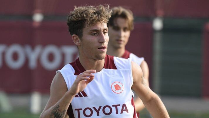ROME, ITALY - JULY 07: AS Roma player Tommaso Baldanzi during a training session at Centro Sportivo Fulvio Bernardini on July 07, 2024 in Rome, Italy. (Photo by Luciano Rossi/AS Roma via Getty Images) Cosa filtra su Dovbyk e novità Baldanzi: il punto infortunati in casa Roma - immagine 1