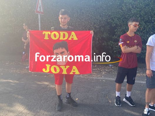 Roma, inizia il ritiro a Trigoria: Mourinho il primo ad arrivare. C’è anche Dybala- immagine 2