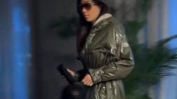 VIDEO / Alessandro Matri sfotte Federica Nargi per l’impermeabile: “Serve per l’umido?”