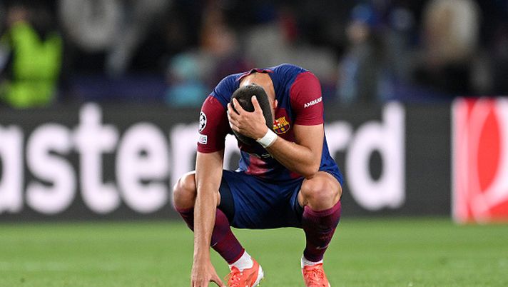 BARCELONA, SPAIN - APRIL 16: Ferran Torres of FC Barcelona looks dejected after the team's defeat in the UEFA Champions League quarter-final second leg match between FC Barcelona and Paris Saint-Germain at Estadi Olimpic Lluis Companys on April 16, 2024 in Barcelona, Spain. (Photo by David Ramos/Getty Images) Barcellona a testa bassa, saprà rialzarla? Domenica c’è il Clasico a Madrid…! - immagine 1