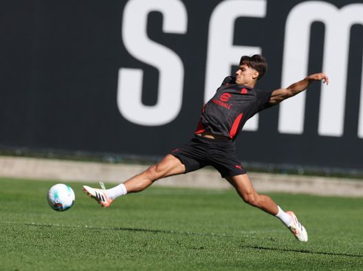CARNAGO, ITALY - SEPTEMBER 29: Giornata di ripresa anche per Samuele Ricci oggi a Milanello . (Photo by Claudio Villa/AC Milan via Getty Images) Milanello