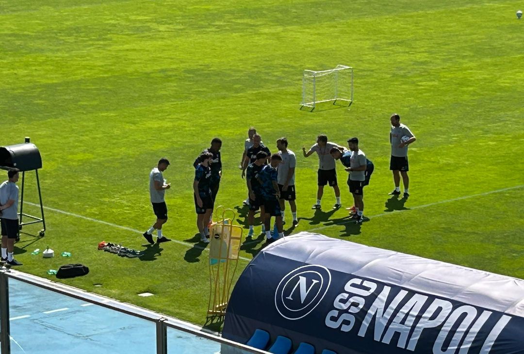 GALLERY Kvara vittima del metodo Conte: ghiaccio sulla schiena per lui - immagine 3