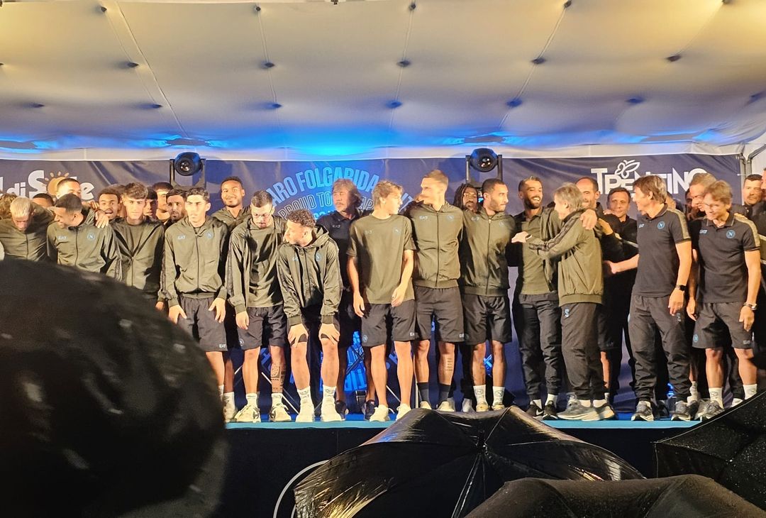 GALLERY Presentazione squadra, il pubblico accoglie i propri beniamini dal palco - immagine 10