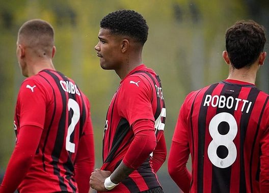 Scomparso Emil Roback, attaccante del Milan in prestito in Svezia: “Vogliamo sapere come sta” Scomparso Emil Roback, attaccante del Milan in prestito in Svezia: “Vogliamo sapere come sta” - immagine 1