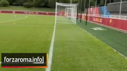 Roma, il ‘campo Bobby Charlton’ di Burton si tinge di giallorosso