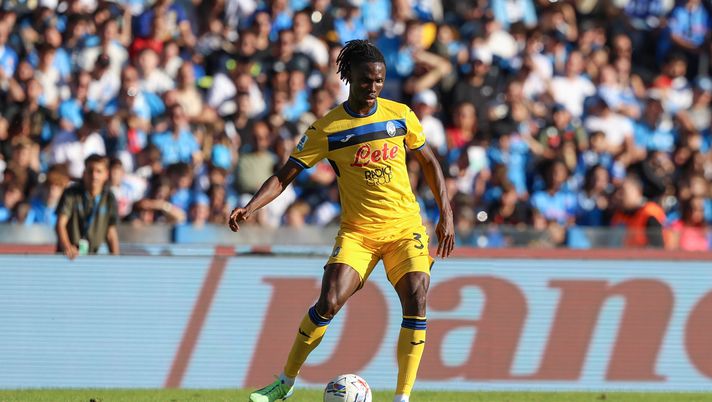 NAPLES, ITALY - NOVEMBER 03: Odilon Kossonou of Atalanta during the Serie A match between Napoli and Atalanta at Stadio Diego Armando Maradona on November 03, 2024 in Naples, Italy. (Photo by Francesco Pecoraro/Getty Images) Mercato Roma, Kossonou resta all’Atalanta: riscatto e quinquennale per lui - immagine 1