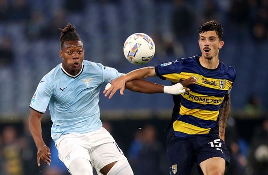 Enrico Delprato, capitano del Parma, in un contrasto con Noslin, Lazio (Foto di Paolo Bruno/Getty Images) Parma, le pagelle: Chivu MVP, bene Delprato, sorpresa Leoni, Man delude- immagine 4
