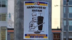 Sfottò-kebab e 1000 agenti per un derby di 2.Bundesliga: succede se arriva l’Hannover…