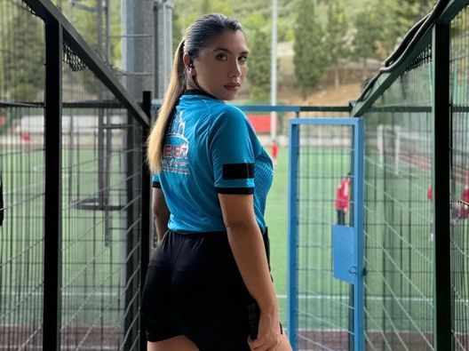 Arbitra turca sospesa per un video sexy, lei si difende: “È falso, si tratta chiaramente di…” Arbitra turca sospesa per un video sexy, lei si difende: “È falso, si tratta chiaramente di…” - immagine 1