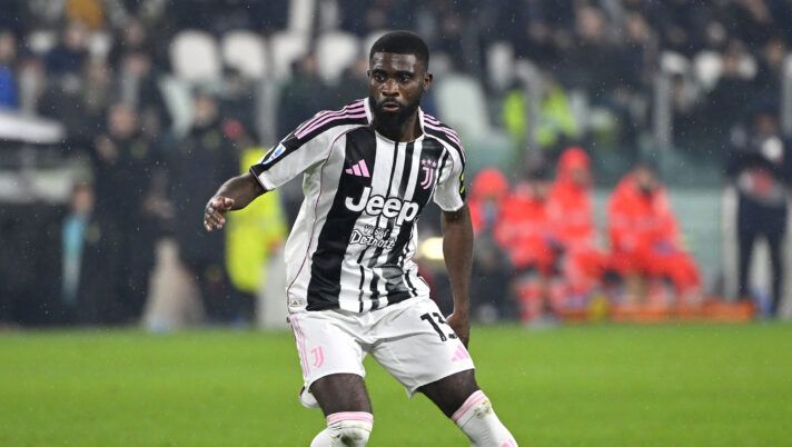 TURIN, ITALY - FEBRUARY 08: Jeremie Boga of Juventus controls the ball during the Serie A match between Juventus FC and SS Lazio at Juventus Stadium on February 08, 2026 in Turin, Italy. (Photo by Filippo Alfero - Juventus FC/Juventus FC via Getty Images) Boga: “La Juventus mi ha salvato! Yildiz è un fenomeno, sui fratelli Thuram…” - immagine 1