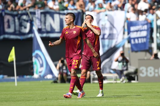 Lorenzo Pellegrini esulta dopo il gol nel derby (Foto di Paolo Bruno/Getty Images) Il derby è giallorosso! Alla Roma basta Pellegrini, finisce 1-0 all’Olimpico- immagine 3