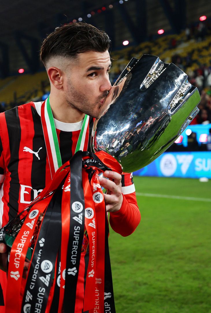 Festeggiamenti Theo Hernandez derby Inter-Milan 2-3 Supercoppa italiana 2025