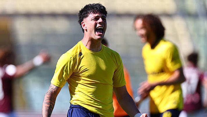 MODENA, ITALY - MAY 01: Giuseppe Ambrosino of Modena FC celebrates after scoring his team's second goal during the Serie B match between Modena FC 2018 and AC Reggiana at Alberto Braglia Stadium on May 01, 2026 in Modena, Italy. (Photo by Luca Amedeo Bizzarri/Getty Images) Ambrosino, il futuro è lontano da Napoli: può tornare in prestito al Modena – Sky - immagine 1