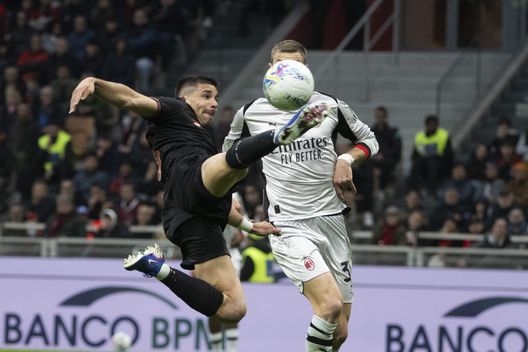 MILAN, ITALY - MARCH 21: Giovanni Simeone of Torino FC in action during the Serie A match between AC Milan and Torino FC at Giuseppe Meazza Stadium on March 21, 2026 in Milan, Italy. (Photo by Stefano Guidi - Torino FC/Torino FC 1906 via Getty Images) Toro, Simeone vive il suo momento perfetto. Ma il futuro…- immagine 3